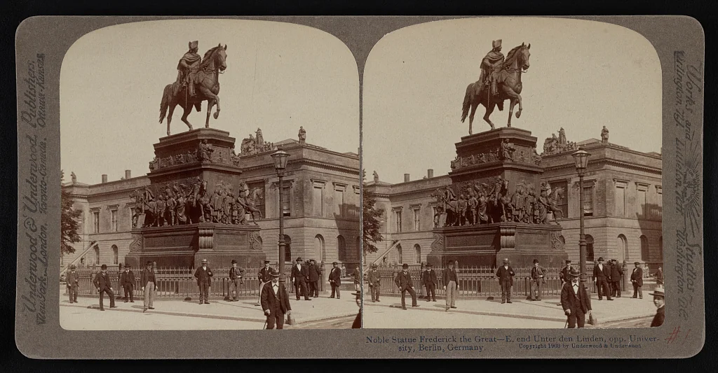 Statue Friedrichs des Großen am östlichen Ende von Unter den Linden, gegenüber der Universität, Berlin, 1903